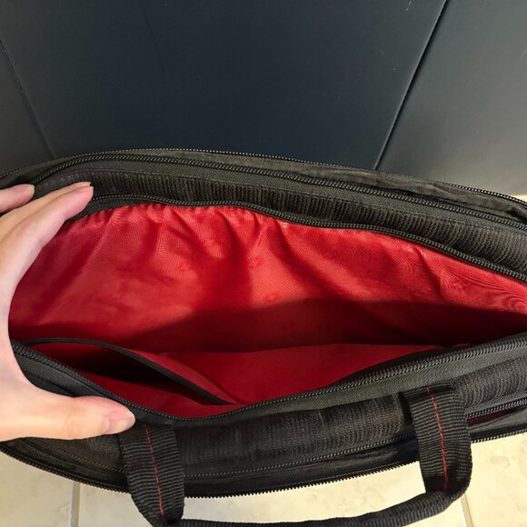 Swiss Gear 14" Laptop Carrying Case with Shoulder Strap - Picture 4 of 5